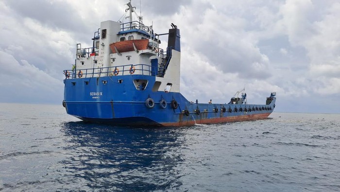 Kapal kandas di perairan Karimunjawa, Kamis (9/2/2023).