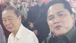 Keliling Indonesia, Erick Thohir Cicip Makanan Tradisional yang Jempolan!
