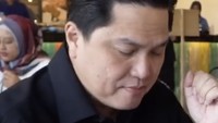 Layaknya pegawai kebanyakan, Erick Thohir makan di kantin. Ia pernah mampir ke kantin Telkom di kantor Jakarta untuk mencicipi olahan ayam blackpepper.