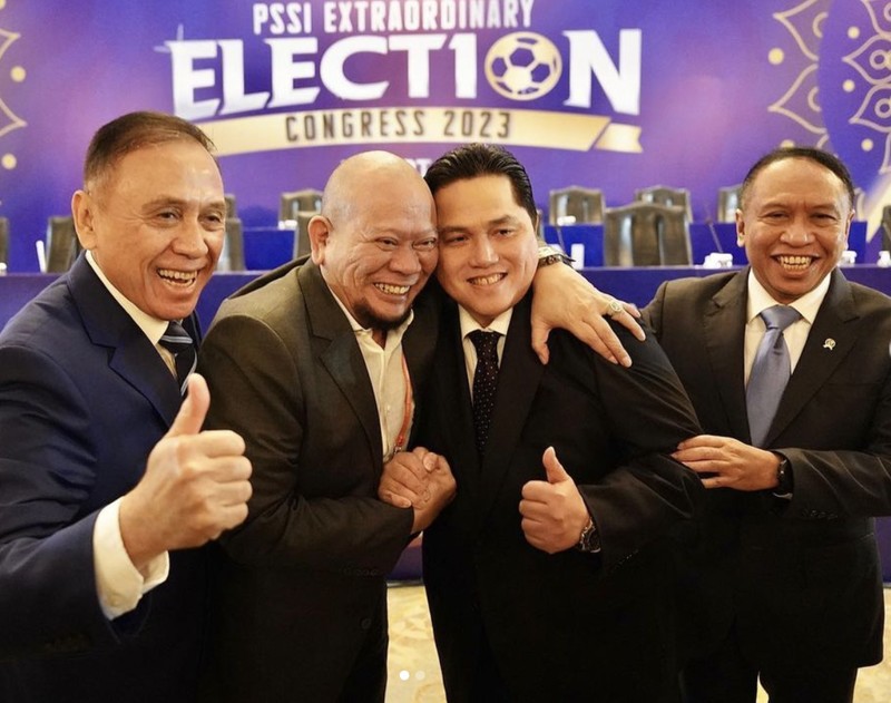 Keliling Indonesia, Erick Thohir Cicip Makanan Tradisional yang Jempolan!