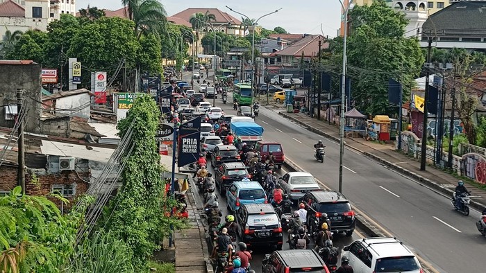 Kemacetan di Ciputat arah Lebak Bulus