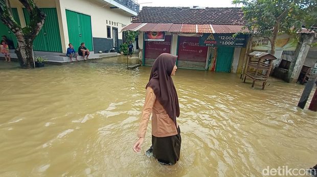 Kondisi banjir dan dampaknya di Mejobo, Kudus, Kamis (16/2/2023).