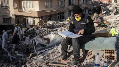 Lantunan Ayat Suci Al-Quran Iringi Pencarian Korban Gempa Turki