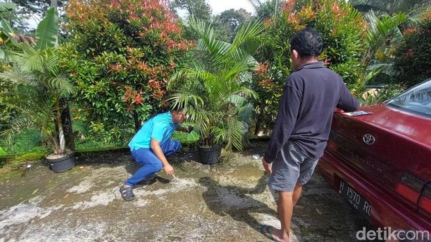 Lokasi kejadian oknum polisi anggota Ditresnarkoba Polda Jateng rusak mobilnya di Kendal. Foto diunggah Kamis (16/2/2023).