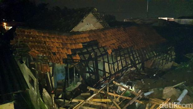 longsor di mojokerto