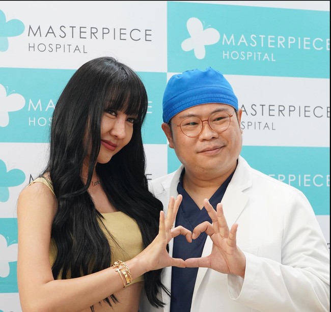 Lucinta Luna diketahui melakukan operasi plastik hidungnya di Masterpiece Hospital, Thailand. Lucinta dibantu dengan dokter Kosit Leochai untuk memperoleh bentuk hidung idamannya. Foto: Instagram/@lucintaluna_manjalita