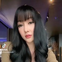 Lucinta Luna sendiri memang diketahui gemar melakukan operasi plastik. Bukan lagi kali pertama, sebelumnya Lucinta juga pernah melakukan operasi plastik pada hidung, dahi, mata, hingga jakunnya.  Foto: Instagram/@lucintaluna_manjalita