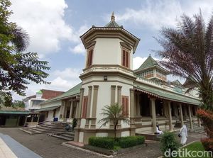 Berusia Hampir 2 Abad, Masjid Agung Manonjaya Tasik Tetap Kokoh
