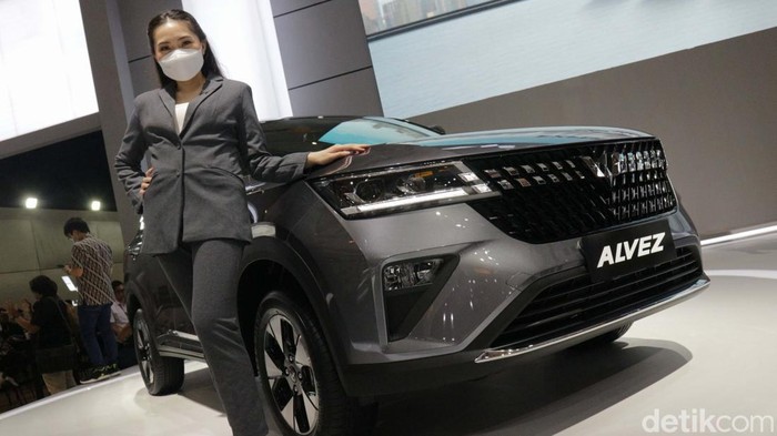 Wuling merilis SUV compact Alvez di IIMS 2023, Kamis (16/2/2023). Menariknya mobil yang sudah dirakit lokal ini dibanderol mulai Rp 209 juta.