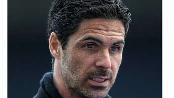 Arteta pun mulai panas dingin di mana Arsenal udah tiga kali main di Liga Inggris tanpa kemenangan dan sekarang lengser dari puncak klasemen. Foto: Twitter