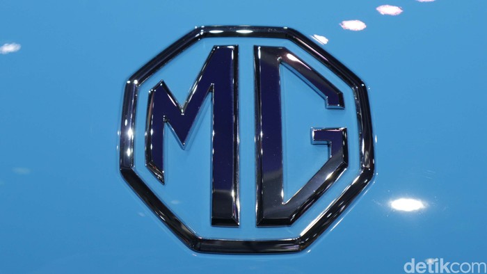 Morris Garage (MG) turut memanaskan pasar mobil listrik Tanah Air. Mereka mendatangkan MG4 EV.