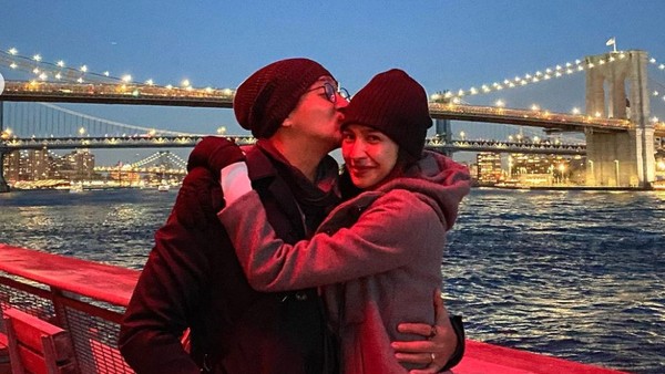 7 Foto Bulan Madu Mikha Tambayong dan Deva Mahenra, Mesra di Bali & Amerika