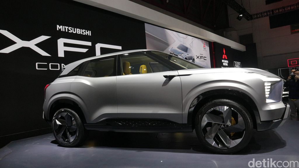 Mitsubishi mengenalkan calon mobil baru untuk menghadapi ketatnya persaingan di pasar otomotif Indonesia. Mobil baru itu dinamakan XFC Concept.