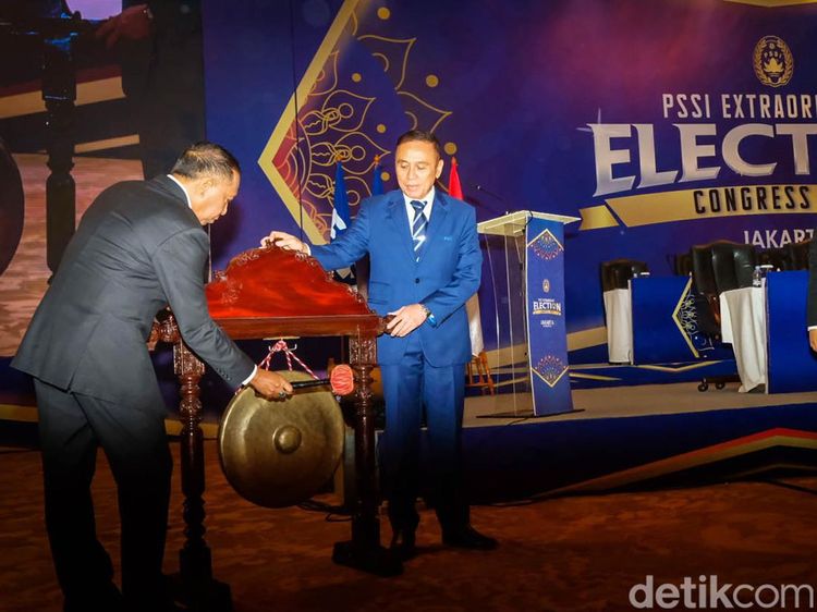 Momen Menpora dan Iwan Bule Buka KLB PSSI