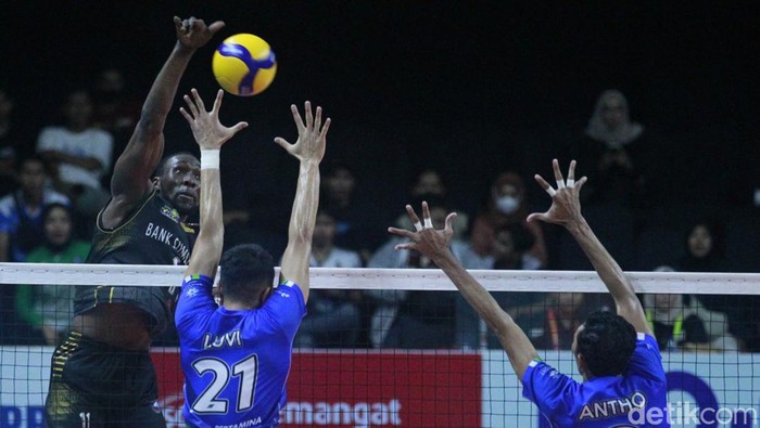 Palembang Bank SumselBabel berhasil mengalahkan Jakarta Pertamina Pertamax di partai membuka Proliga 2023 di Jogja. Kamis (16/2/2023).