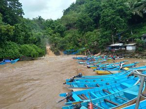 Wow! Muncul Air Terjun Dadakan di Pantai Baron Gunungkidul