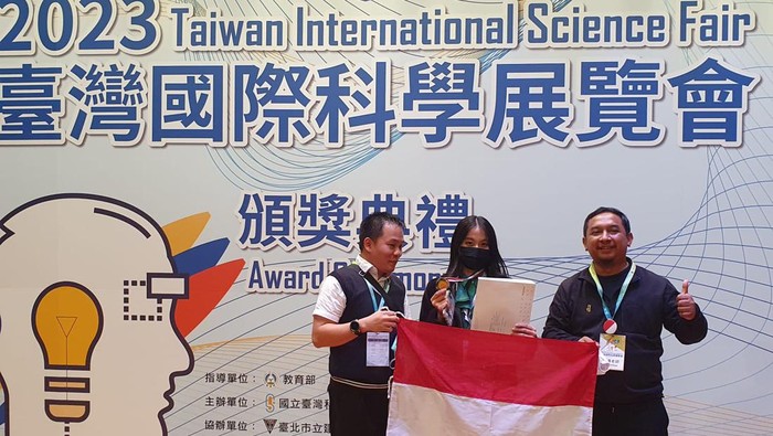 Pelajar SMAN 5 Surabaya sabet juara 1 TISF