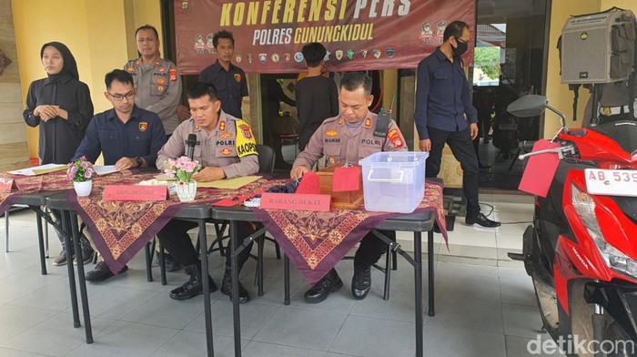 Pelaku pencurian kotak infak di Gunungkidul, Kamis (16/2/2023).