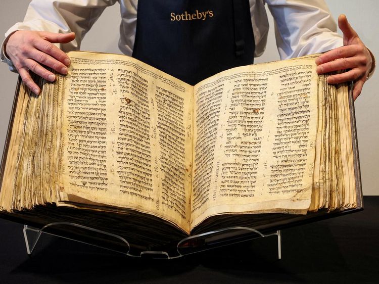 Potret Alkitab Ibrani Tertua di Dunia Bakal Dilelang hingga Rp 758,8 M