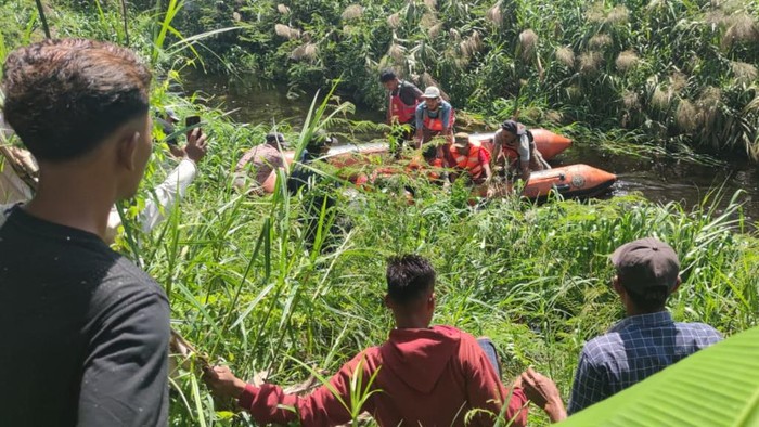 Pencarian peternak sapi yang hilang diterkam buaya di Rokan Hilir, Riau. (Foto: Istimewa)