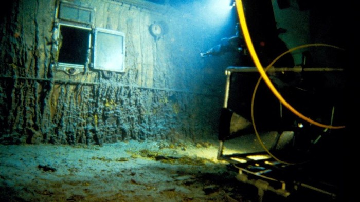 WHOI submersibles Human Occupied Vehicle (HOV) Alvin and Remote Operated Vehicle (ROV) Jason Jr. dive at the resting place of the Titanics wreck, July, 1986. WHOI Archives/Woods Hole Oceanographic Institution/Handout via REUTERS THIS IMAGE HAS BEEN SUPPLIED BY A THIRD PARTY. NO RESALES. NO ARCHIVES. MANDATORY CREDIT