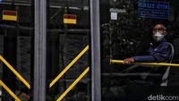 Juru bicara Kemenhub Adita Irawati mengatakan selama ini kemacetan terjadi karena banyaknya masyarakat yang naik angkutan umum. Padahal, untuk di Jakarta saja transportasi umum dinilai sudah cukup memadai.