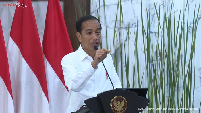Presiden Jokowi memuji respons cepat Basarnas dalam menangani bencana dan kecelakaan. Jokowi mencontohkan respons Basarnas saat kecelakaan pesawat dan kapal. (YouTube Sekretariat Presiden)