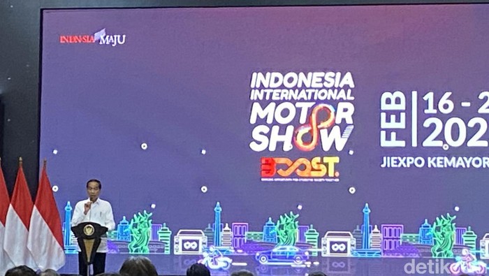 Presiden Republik Indonesia Joko Widodo buka ajang IIMS 2023.
