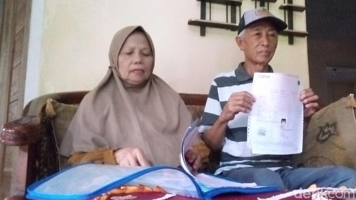 Rahman (71), seorang buruh bangunan di Desa Kramatmulya, Kabupaten Kuningan, yang gagal berangkat haji tahun ini gegara biaya haji naik