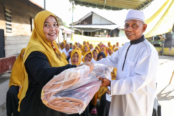 Relawan Ganjar Beri Bantuan Speaker untuk Majelis Taklim di Medan