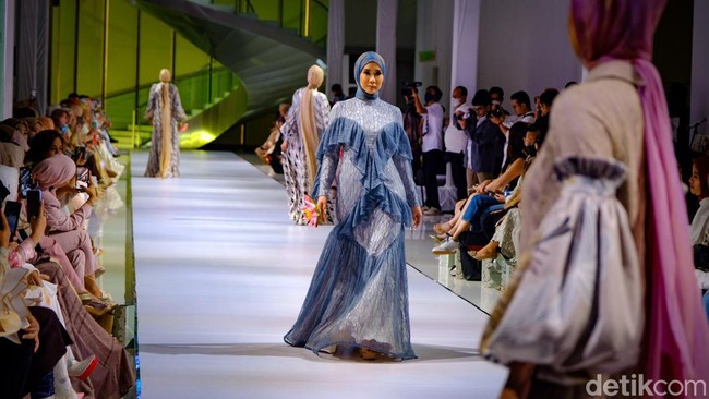 Baju Lebaran 2023 dari Rya Baraba ini didominasi warna-warna pastel.