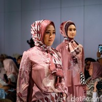 Untuk baju Lebaran 2023, Rya mengangkat filosofi bunga yang tumbuh, mekar dan memancarkan aroma wangi yang khas.