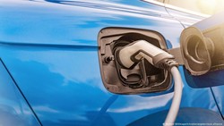 Pemerintah Obral Subsidi, Harga Mobil Listrik Turun 32%, Motor Listrik 18%