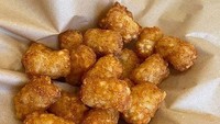 Mantap! Ada juga menu kentang hash brown mini mereka yang digoreng renyah. Foto: tripsadvisor.com
