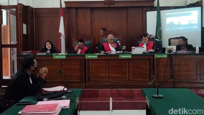 Sidang terdakwa penadah proyektor kampus UINSA