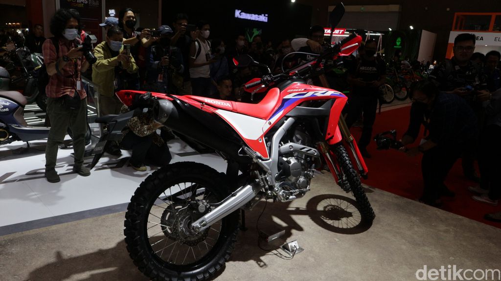 PT Astra Honda Motor (AHM) resmi meluncurkan Honda CRF250L di pameran Indonesia International Motor Show atau IIMS 2023.