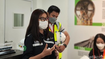 Sebelum masuk, detikINET beserta rekan jurnalis dan content creator diberikan instruksi keselamatan. Foto: Adi Fida Rahman/detikINET  