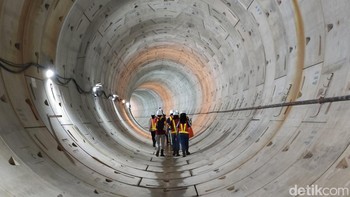 Mesin bor terowongan 1 (TBM 1) saat ini juga sedang membangun terowongan sisi utara (northbound) menuju Stasiun Bundaran HI. Per 15 Desember, TBM 1 telah membangun 195 meter (sekitar 130 ring). Foto: Adi Fida Rahman/detikINET