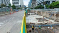 Saat ini, pembangunan Stasiun Monas telah masuk ke tahap pekerjaan pengecoran base slab ventilation tower, pemasangan ventilasi terowongan (OTE Duct) dan kolom stasiun, pengecoran roof slab gardu induk, dan persiapan shaft box jacking entrance 1 stasiun di Jalan Museum.