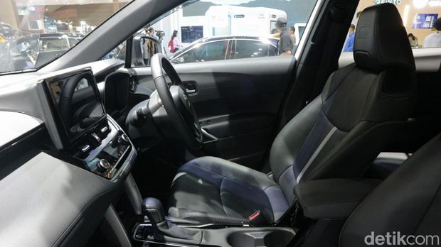 PT Toyota Astra Motor (TAM) merilis varian baru dari Corolla Cross Hybrid. SUV crossover ini kena peningkatan dari sektor performa dan estetika.