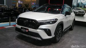 Toyota Kenalkan Varian Baru Corolla Cross Hybrid GR-S