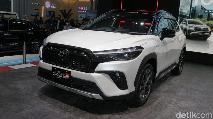 Toyota Kenalkan Varian Baru Corolla Cross Hybrid GR-S PT Toyota Astra Motor (TAM) merilis varian baru dari Corolla Cross Hybrid. SUV crossover ini kena peningkatan dari sektor performa dan estetika.