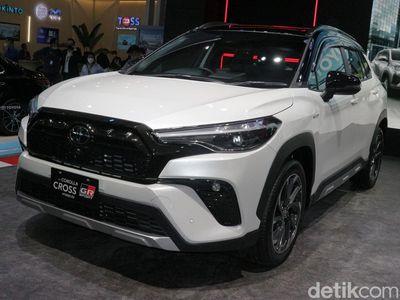 Toyota Kenalkan Varian Baru Corolla Cross Hybrid GR-S