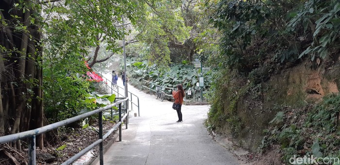 Walking tour di Pulau Cheung Chau yang tidak ada mobil satupun di Hong Kong,