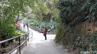 Pulau Cheng Chau dijuluki Pulau Panjang karena berbentuk seperti dumbel. Destinasi paling populer adalah hiking di Little Great Wall. (Bonauli/detikcom)