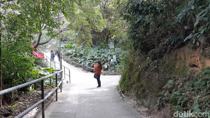 Walking tour di Pulau Cheung Chau yang tidak ada mobil satupun di Hong Kong,