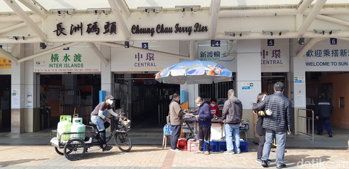 Walking tour di Pulau Cheung Chau yang tidak ada mobil satupun di Hong Kong,