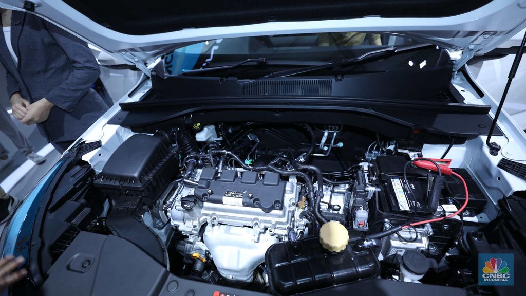 Wuling Motors resmi memperkenalkan produk terbarunya, yaitu Wuling Alvez di ajang otomotif Indonesia International Motor Show (IIMS) 2023 Kamis (16/2/2023). (CNBC Indonesia/Tri Susilo)