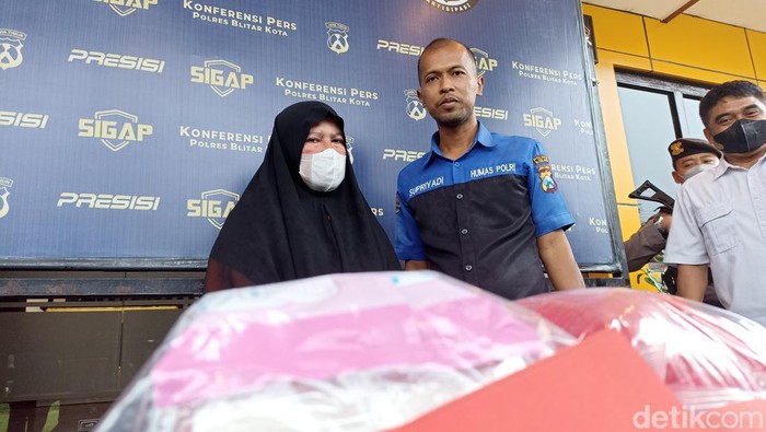 YT, pemilik warung di Blitar yang sediakan PSK