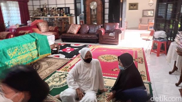Suasana rumah duka Zaenal Ma'arif di Jajar, Laweyan, Solo.